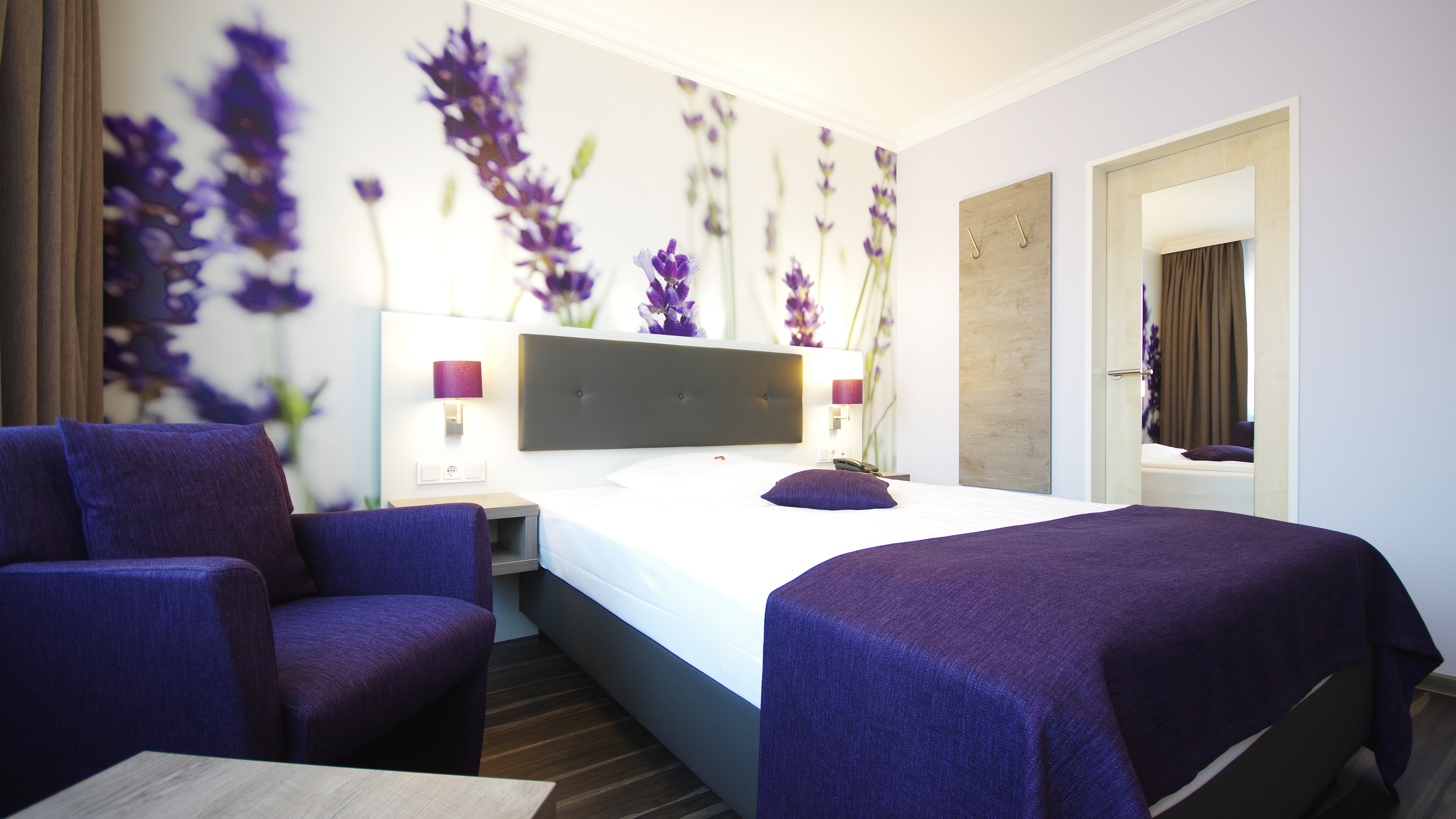 Einzelbett im Standard-Einzelzimmer des Garten-Hotel Ponick Köln-Weiden